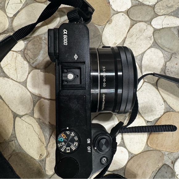 Sony a6000 Camera - Picture 4 of 8